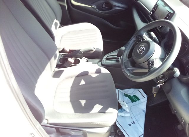 
								Toyota Yaris HYBRID X full									