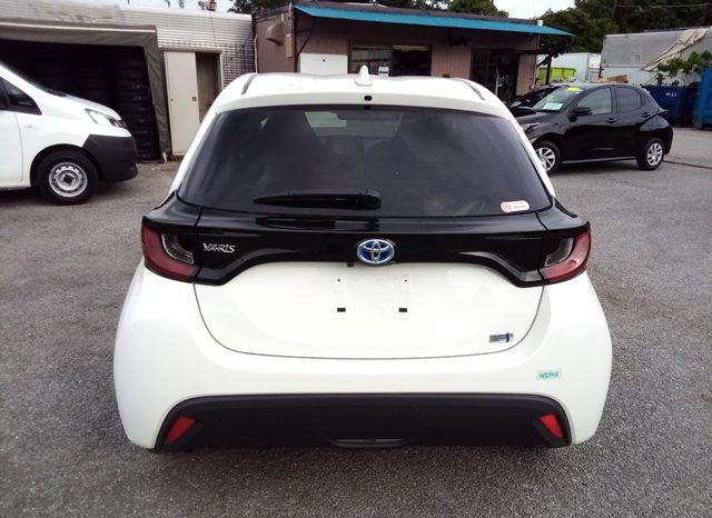 
								Toyota Yaris HYBRID X full									
