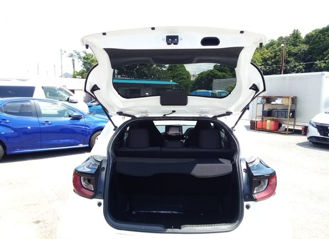 
								Toyota Yaris HYBRID X full									