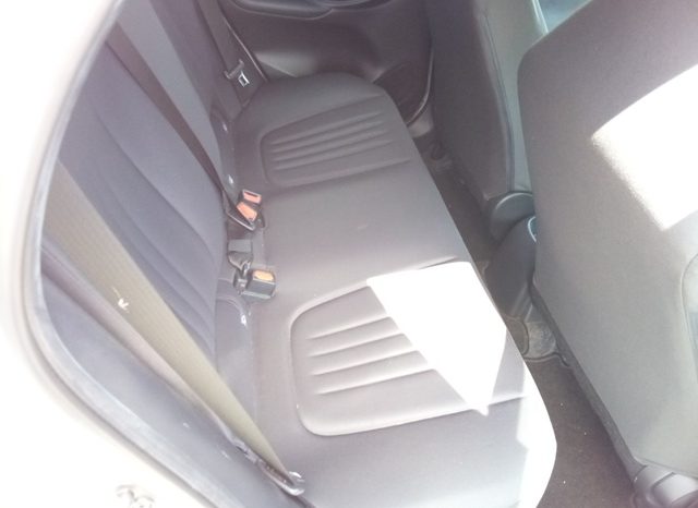 
								Toyota Yaris HYBRID X full									
