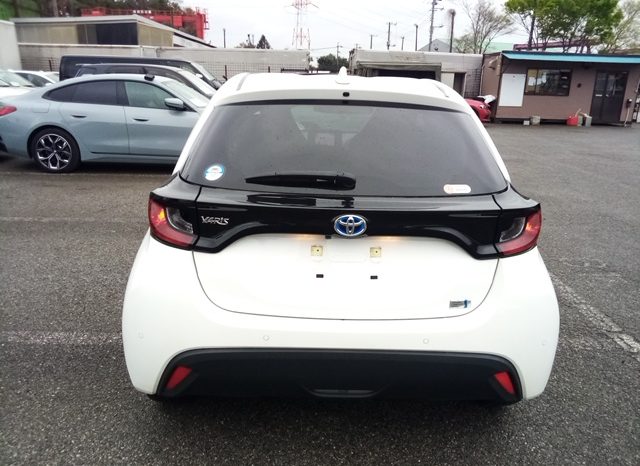 
								Toyota Yaris HYBRID X full									