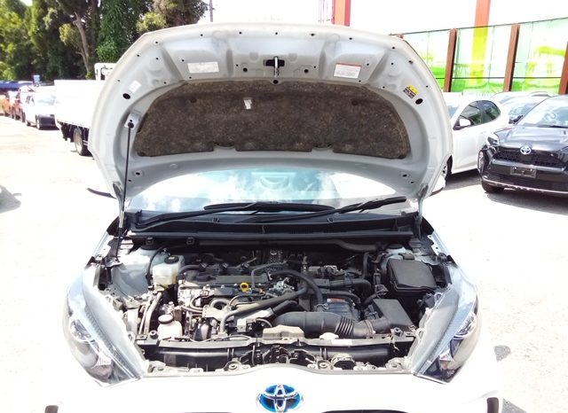 
								Toyota Yaris HYBRID X full									