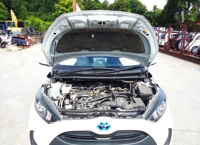 
								Toyota Yaris HYBRID X full									