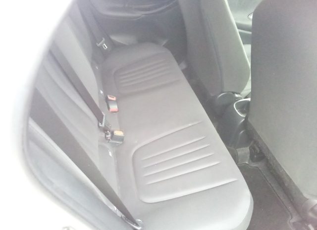 
								Toyota Yaris HYBRID X full									