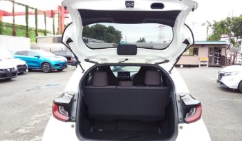 
									Toyota Yaris HYBRID X full								