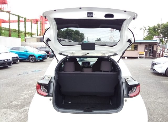 
								Toyota Yaris HYBRID X full									