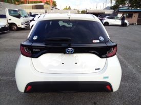 Toyota Yaris HYBRID X