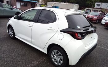 Toyota Yaris HYBRID X