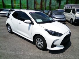 Toyota Yaris HYBRID X