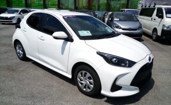 Toyota Yaris HYBRID X