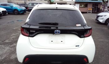 
									Toyota Yaris HYBRID X full								