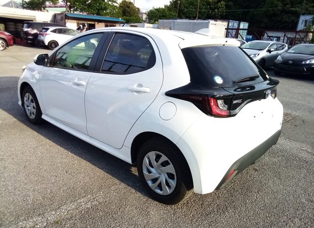 
								Toyota Yaris HYBRID X full									