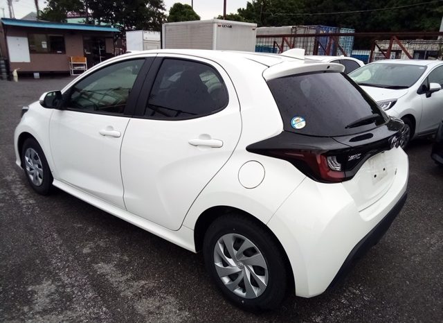 
								Toyota Yaris HYBRID X full									