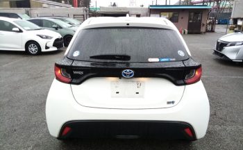 Toyota Yaris HYBRID X