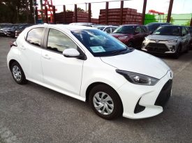 Toyota Yaris HYBRID X