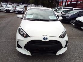 Toyota Yaris HYBRID X