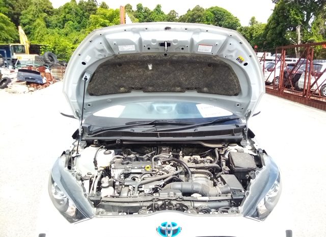 
								Toyota Yaris HYBRID X full									