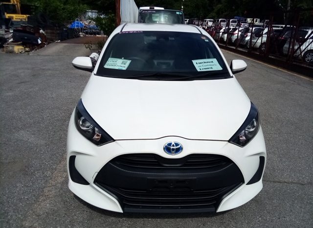 
								Toyota Yaris HYBRID X full									