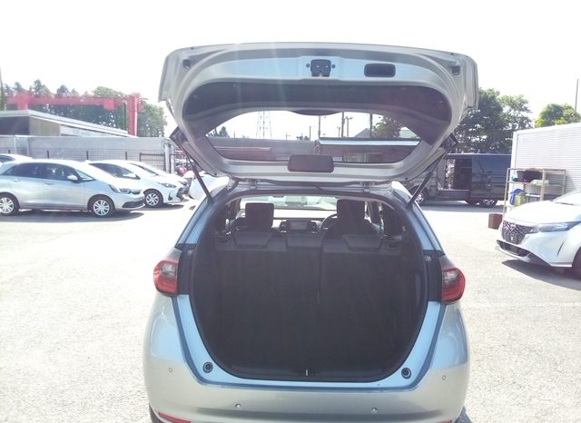 
								Honda Fit e:HEV BASIC full									