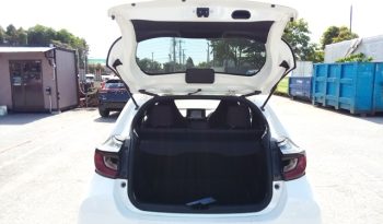 
									Toyota Yaris HYBRID X full								