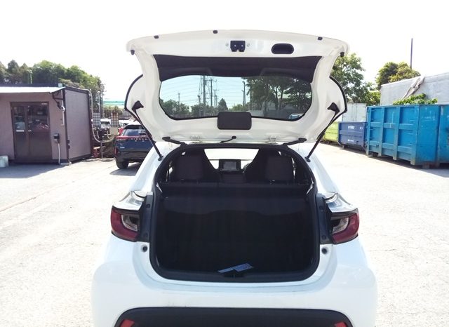 
								Toyota Yaris HYBRID X full									