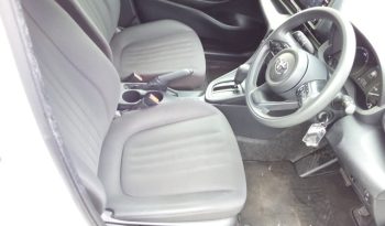 
									Toyota Yaris HYBRID X full								