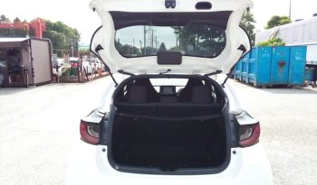 
									Toyota Yaris HYBRID X full								