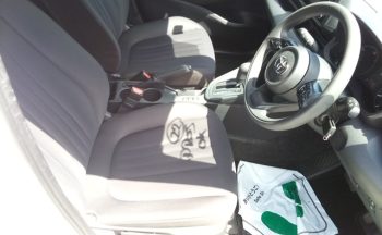 Toyota Yaris HYBRID X