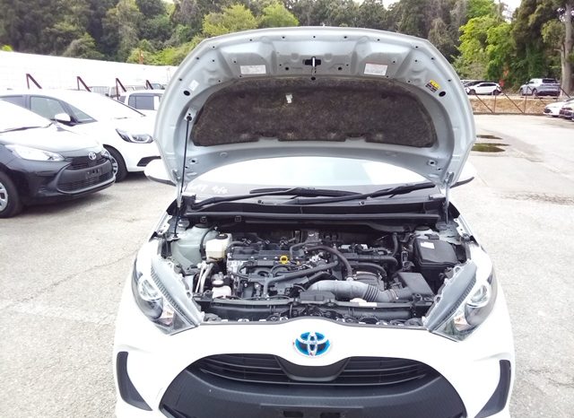 
								Toyota Yaris HYBRID X full									