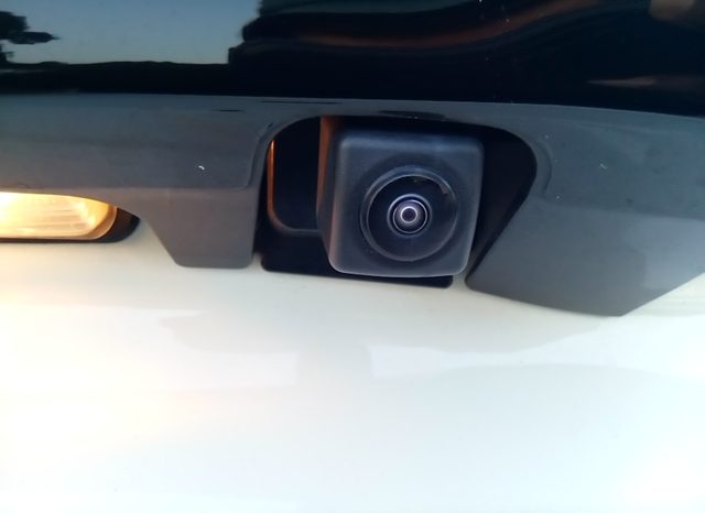 
								Toyota Yaris HYBRID X full									