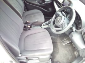 Toyota Yaris HYBRID X