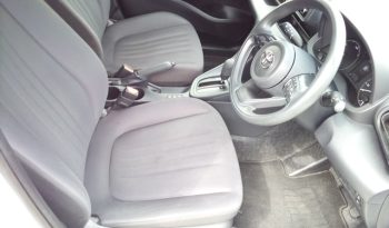 
									Toyota Yaris HYBRID X full								