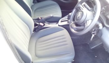 
									Toyota Yaris HYBRID X full								