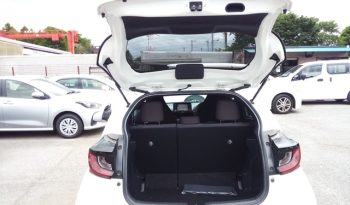 
									Toyota Yaris HYBRID X full								