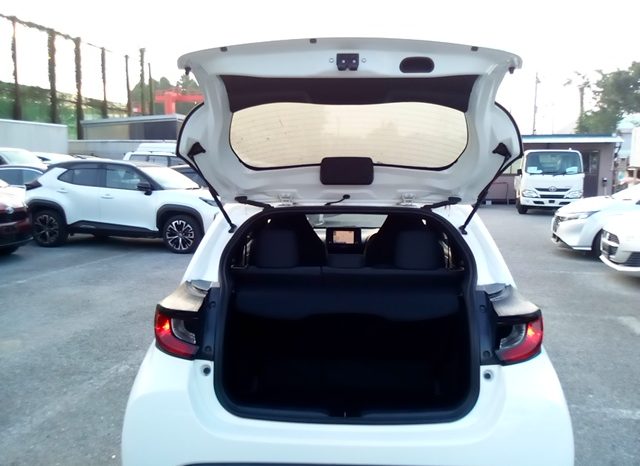 
								Toyota Yaris HYBRID X full									