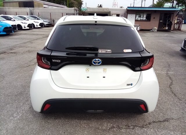 
								Toyota Yaris HYBRID X full									