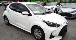 Toyota Yaris HYBRID X