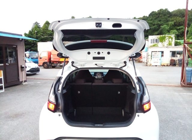 
								Toyota Aqua X full									