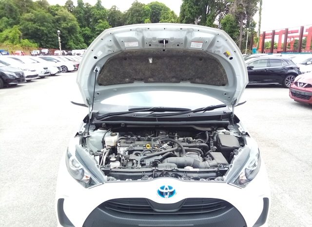 
								Toyota Yaris HYBRID X full									