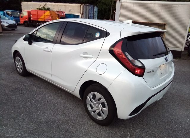 
								Toyota Aqua X full									