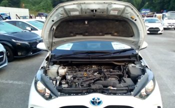 Toyota Yaris HYBRID X