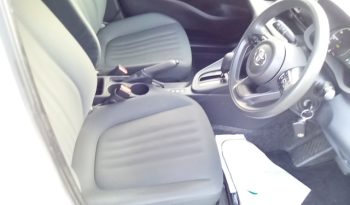 
									Toyota Yaris HYBRID X full								