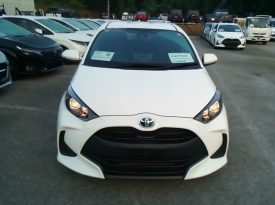 Toyota Yaris HYBRID X