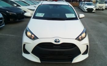 Toyota Yaris HYBRID X