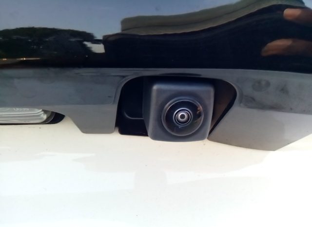 
								Toyota Yaris HYBRID X full									