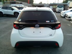 Toyota Yaris HYBRID X