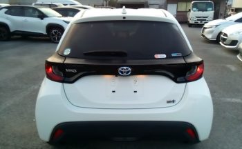 Toyota Yaris HYBRID X