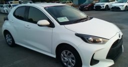 Toyota Yaris HYBRID X