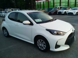 Toyota Yaris HYBRID X