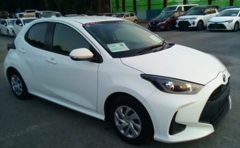 Toyota Yaris HYBRID X